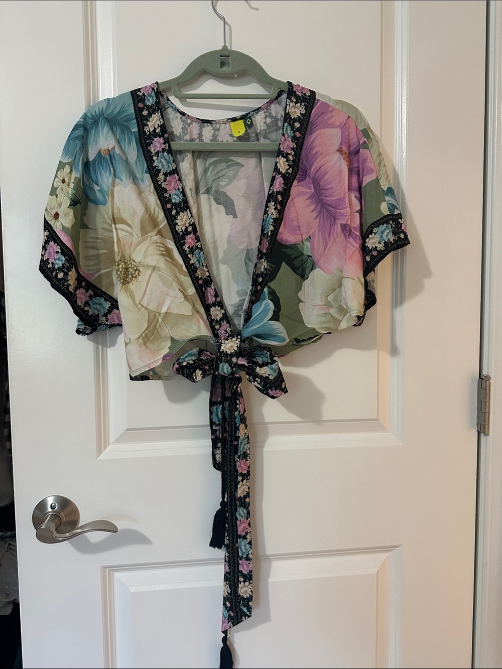 FARMRIO Anthropologie Floral crop wrap top tag says Large (G) listing as a M